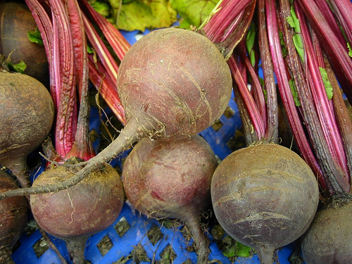 red beets contain nitrate and betalains